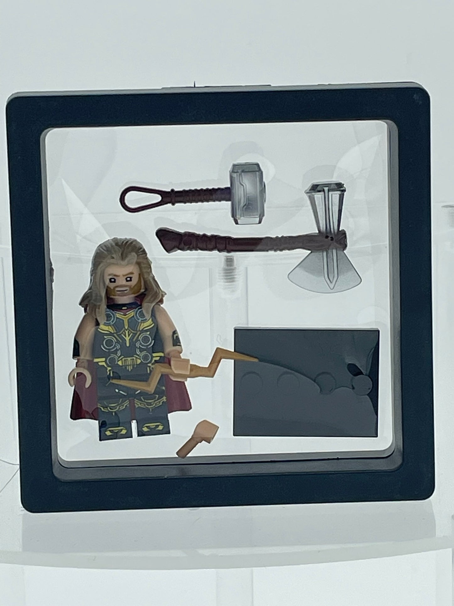 Marvel: Longhair Thor W/ Thunderbolt (Gold).