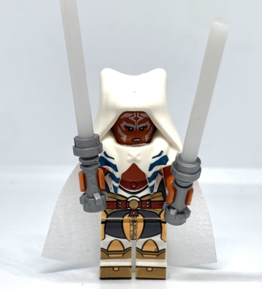Star Wars- Heroes: Hooded Ahsoka w/ White Lightsabers.